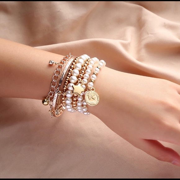 GOLD BANGLE BRACELET - Picture 2 of 4